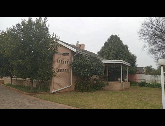 3 BEDROOM HOUSE FOR SALE IN GREENHILLS